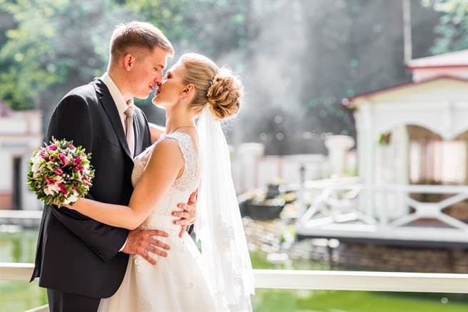 赴婚礼惊见新娘是女友 结局神反转(示意图/达志影像)