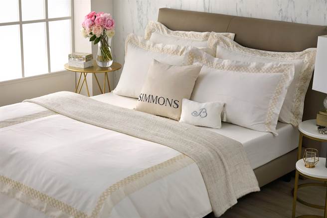 買特定床款 贈送米蘭星璨系列寢具四件組_原價3萬5000元(雙人尺寸)。（席夢思提供）
