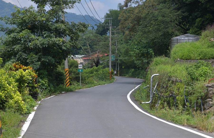 國姓鄉北山村通往南港、埔里、魚池的重要道路可望由狹窄小道變為9米的寬敞大道。（楊樹煌攝）