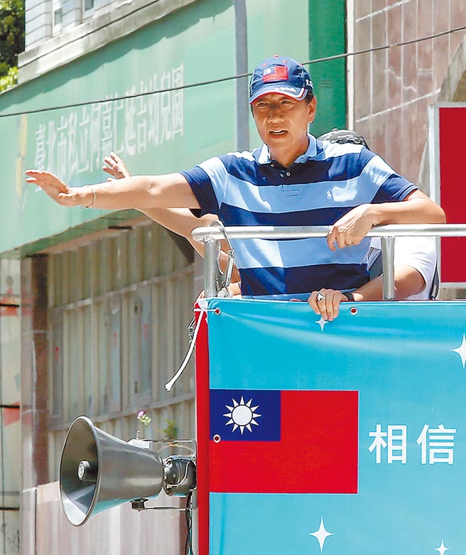 郭台铭7月13日在台北东区扫街，为国民党总统初选民调衝刺。（本报系资料照片）