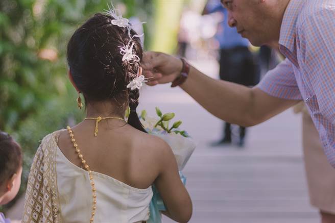 女童嫁22歲表哥 婚照曝光網怒批：性侵(示意圖/達志影像)