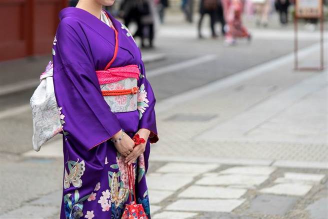 「简单就能受欢迎」日本妹疯拍裸照PO网(示意图/达志影像)