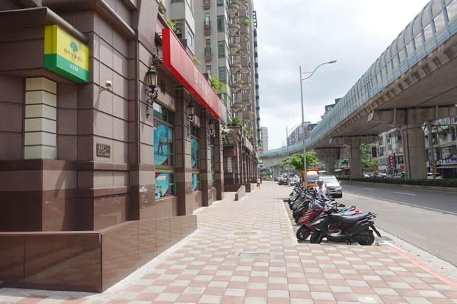 北市这区美食沙漠？他买青菜打开傻眼(图为内湖街景/中时资料库)