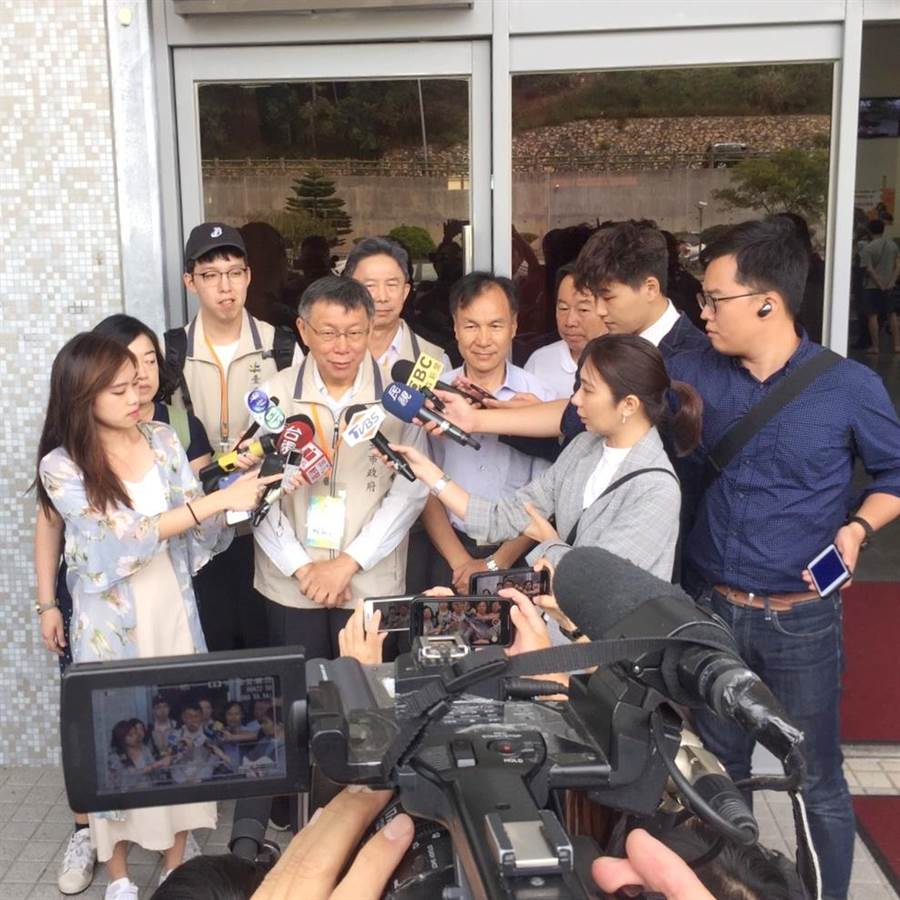 台北市長柯文哲前往馬祖，在縣長劉增應陪同下，展開1天的縣市政交流、參訪。（摘自柯文哲官方LINE）