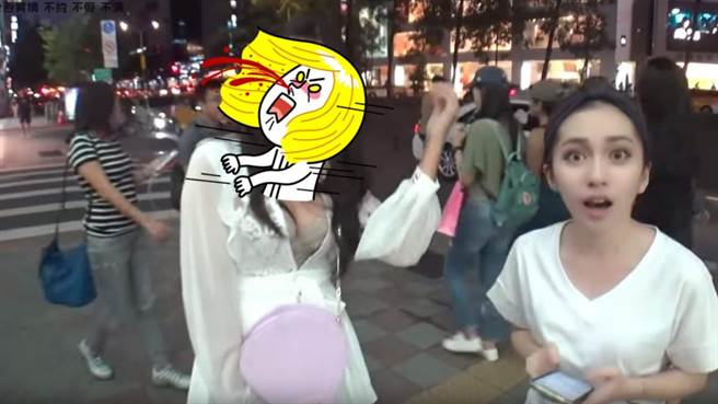 搭讪内衣若隐若现正妹 竟是职业军人(图翻摄自/Youtube/黑男邱比特)