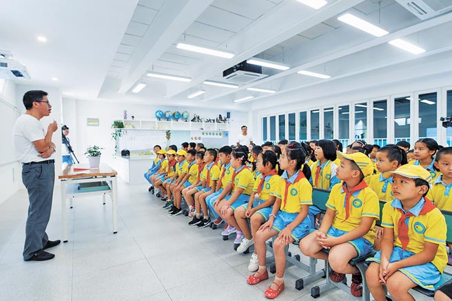 8月31日，杭州的小學生們在教室上課。（新華社）