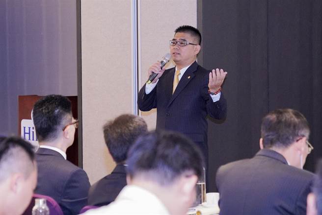 永庆房产集团加盟事业处总经理庄志成蒞临会场，分析品牌优势，让加盟主随时掌握最新的产业趋势。