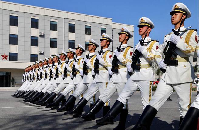 中共解放军三军仪仗队方队。(图/王铭义)