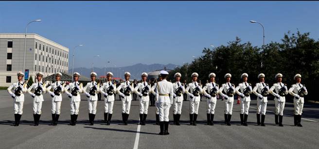 中共解放军三军仪仗队方队。(图/王铭义)
