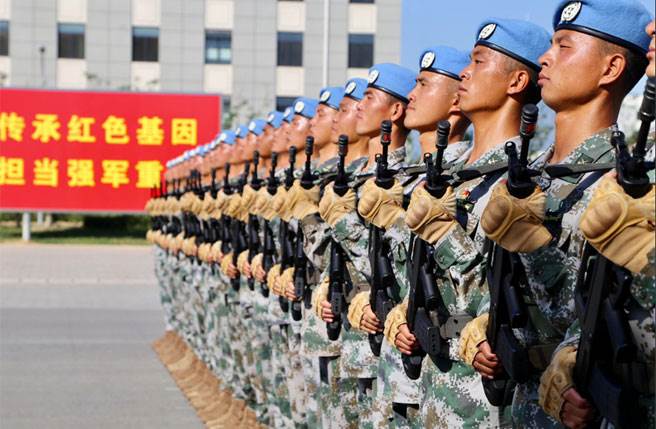 中共军方派驻联合国的维和部队方队。