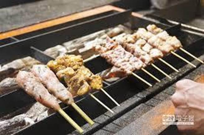 造成炭烤店由盛转衰的原因是因为近年「环保意识抬头」，常常被检举炭烤产生的油烟，这是最困扰、同时最难处理的。（资料照）