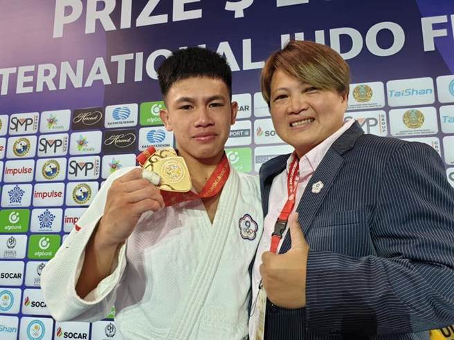林崇佑（左）奪得世界青少年柔道錦標賽金牌。（翻攝林崇佑臉書／楊漢聲台東傳真）