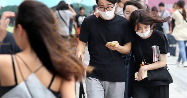 米塔颱风逐渐逼近，各县市陆续宣布停班停课。(本报系资料照)