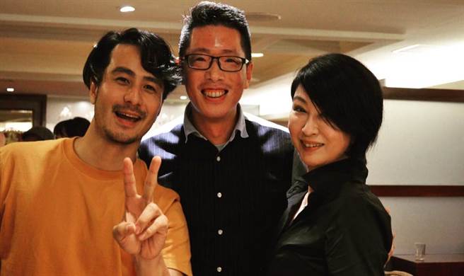 郭彦甫同框昔日挡泥板女神杨林（右一）。（图／摘自郭彦甫脸书）