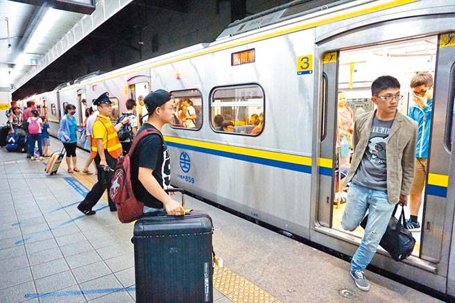 過站未停台鐵司機竟私自倒車 生活新聞 中國時報