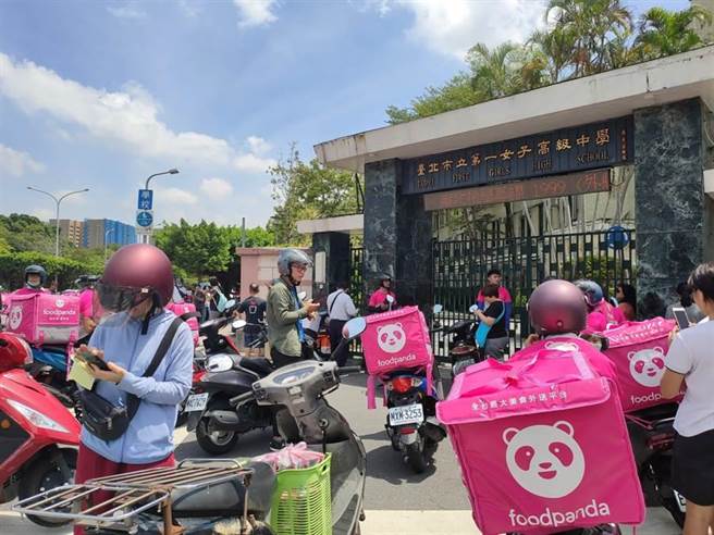 近年业者发现无穷懒人商机，抢分餐饮市场大饼。（资料照）