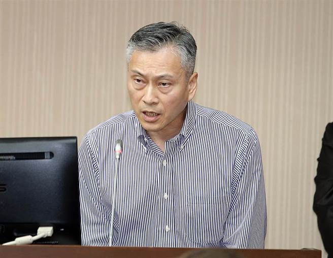 台湾港务公司总经理陈劭良表示，就他所了解，港务公司的检测报告中，并没有如外界所传有锈蚀，有的只是栏杆及桥体锈蚀，并已改善。（姚志平摄）