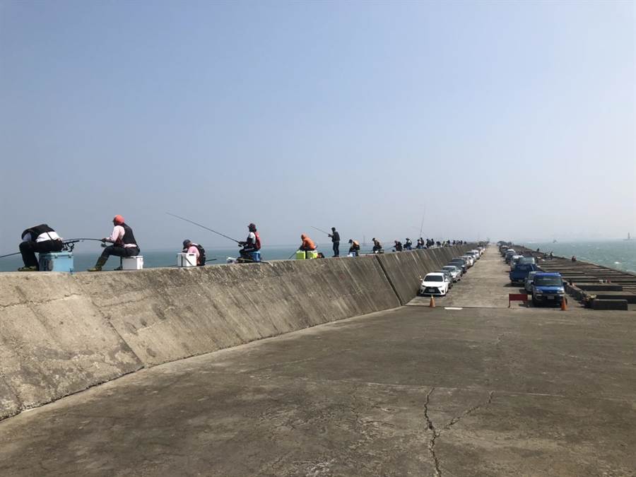 台中港北堤全段開放垂釣 2日起試營運 - 生活