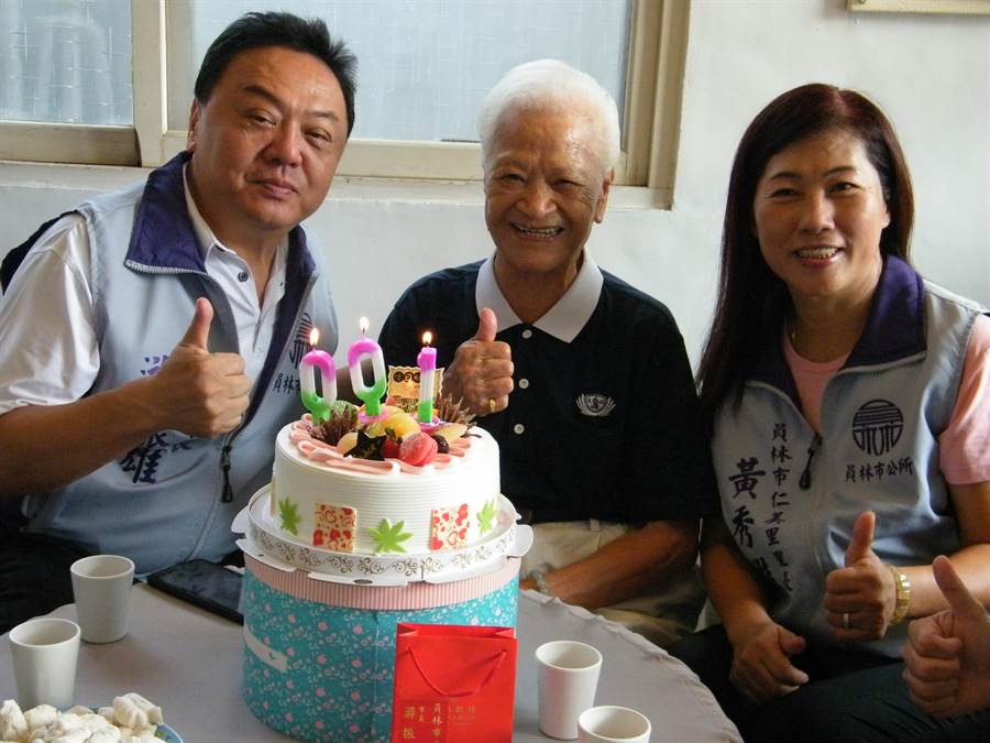 100歲人瑞黃蔡寬 全國最高齡志工 - 生活