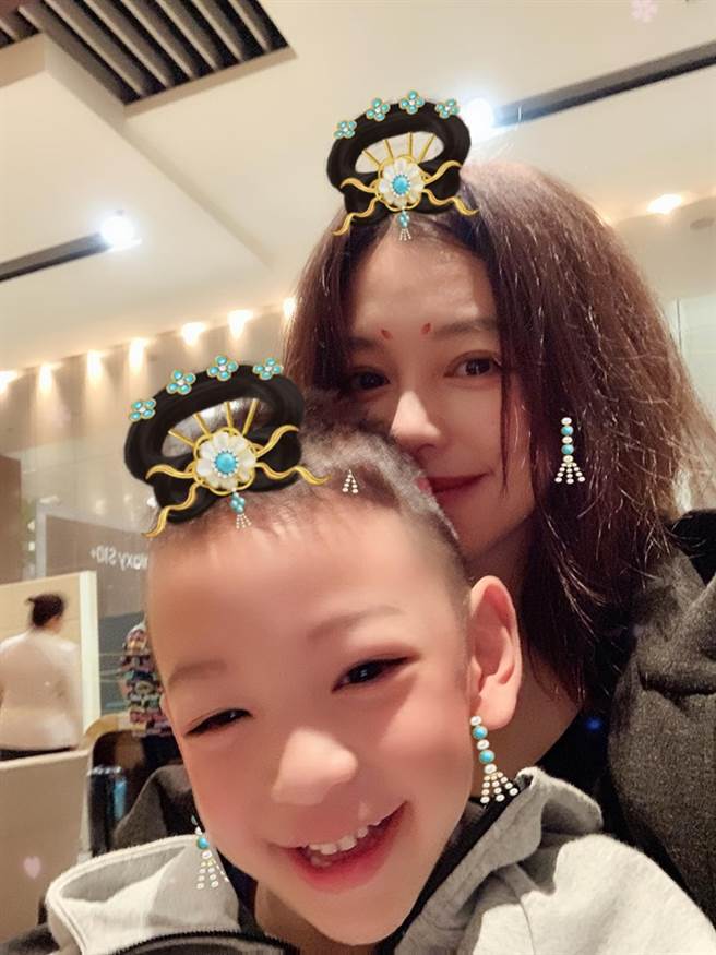 徐若瑄很疼爱儿子。（图／FB@徐若瑄 Vivian Hsu）