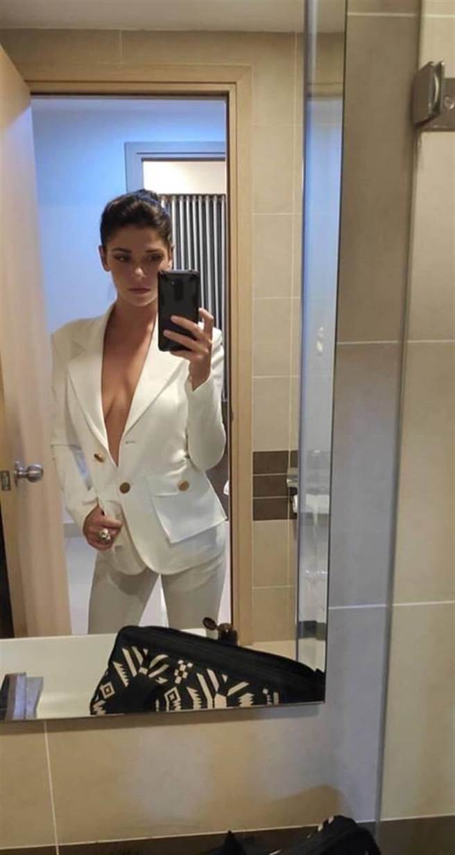 英国一名富家女安娜正在享受父亲送给她的「环游世界」生日礼物时，却发生恶耗。（摘自Anna Florence Reed脸书）