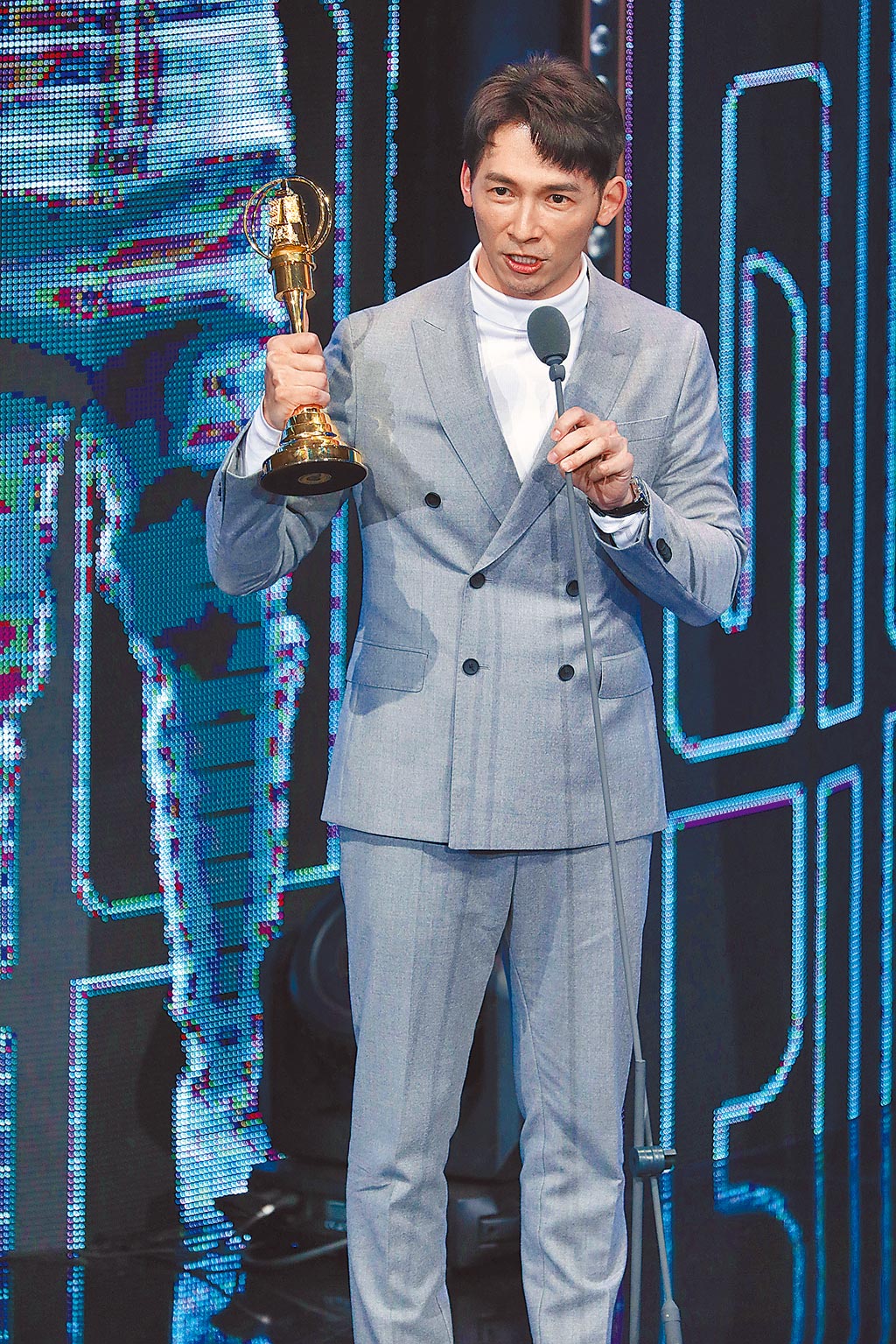 溫昇豪昨以《我們與惡的距離》獲男配角獎。（影視攝影組攝）