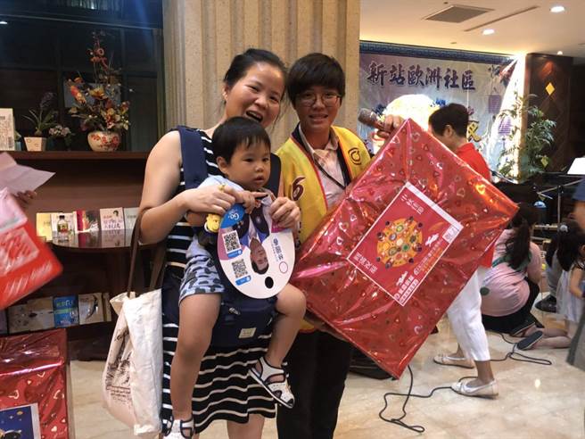 商圈王林奕婷与社区居民互动良好