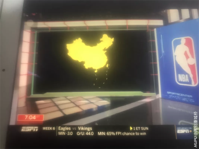 在遭到大陆网友抨击后，ESPN很快地补上修正中国地图的画面，不只加上台湾、海南岛，连尚有争议的南海九段线全部都补上，显然是问过专家了。（图／虎扑社区论坛）