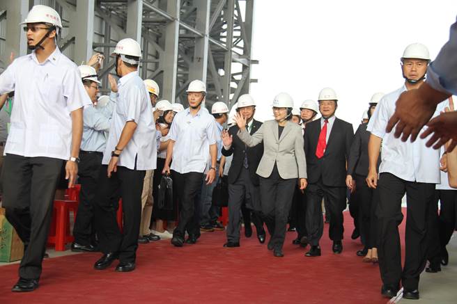 蔡英文總統12日上午出席「世紀離岸風電設備公司台北港南碼頭廠辦啟動儀式」。（譚宇哲攝）