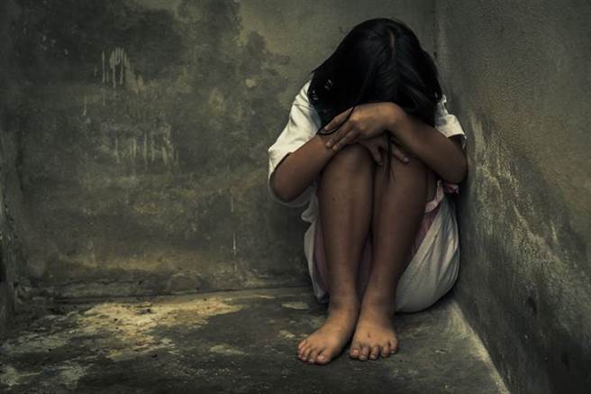 她遭侄子性侵 女儿面前逼迫吞下这东西(示意图/达志影像)