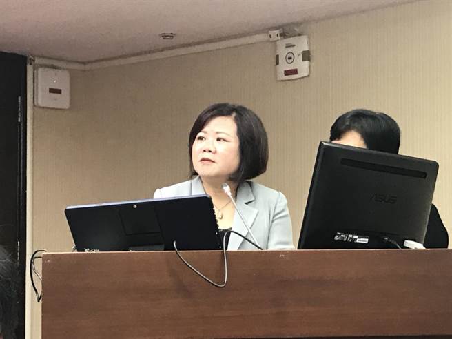 劳动部长许铭春今天到立法院进行专案报告。郑郁蓁／摄影