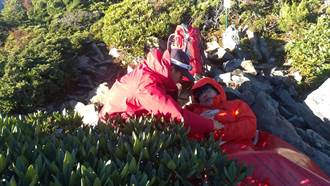 58歲男獨攀聖稜線　高山症發作吊掛救援