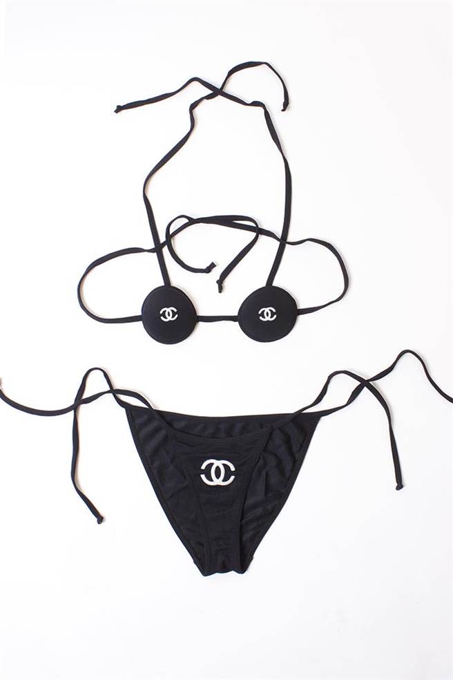 國際精品、時尚界權威香奈爾（Chanel）也有針對bitsy bikini做出設計，並推出「暗黑風格」的時尚微型比基尼。（摘自GARMENT網站）