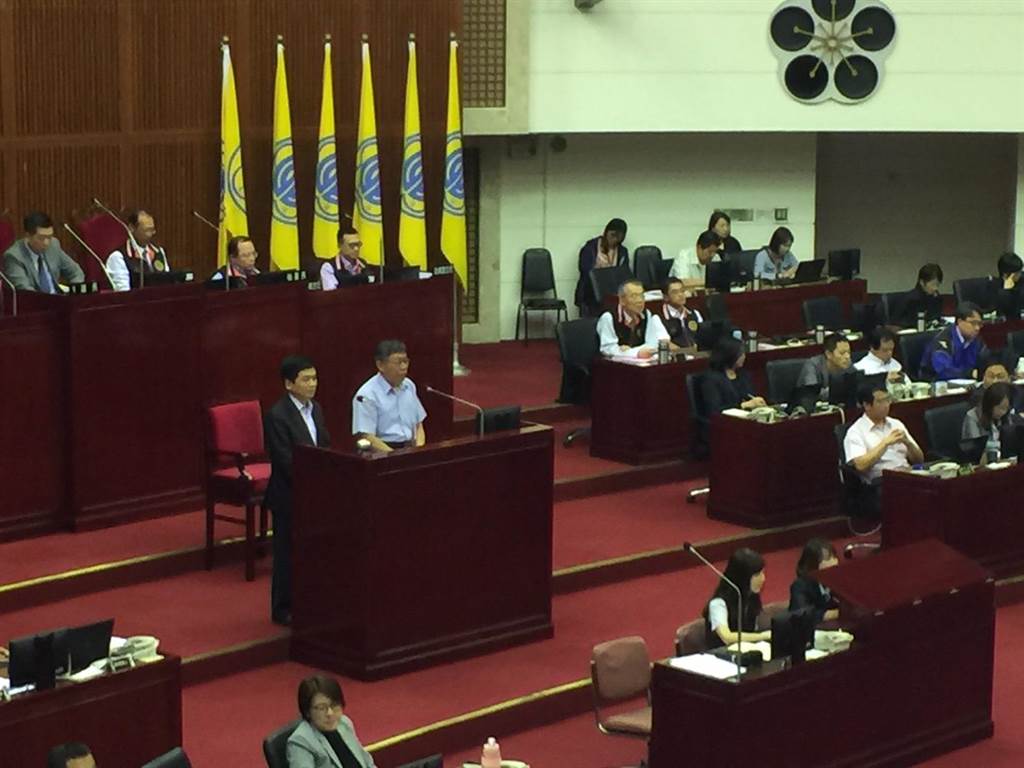 台北市長柯文哲17日赴議會專案報告。（張立勳攝）