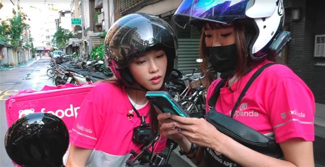 一名女大生叫外送时，意外发现送餐来的外送员顏质破表，外送员离去后和室友直呼超可爱。（示意图／摘自咪妃YouTube频道）