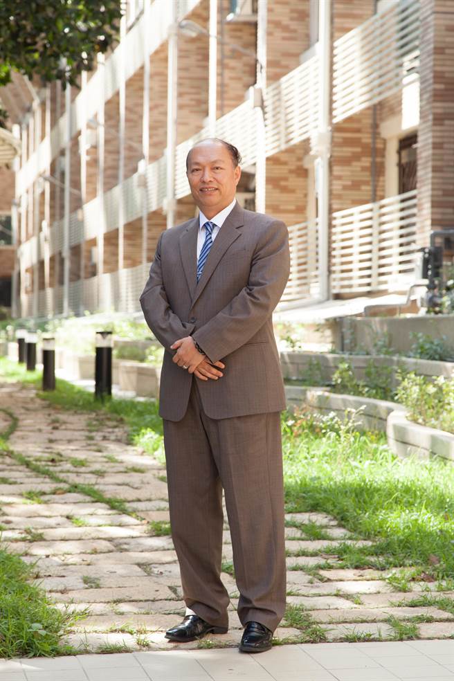台北商業大學校長張瑞雄向行政院申請宿舍，卻沒有居住，教育部要求退回，並歸還學校之前幫他付的水電費。（摘自北商大官網）