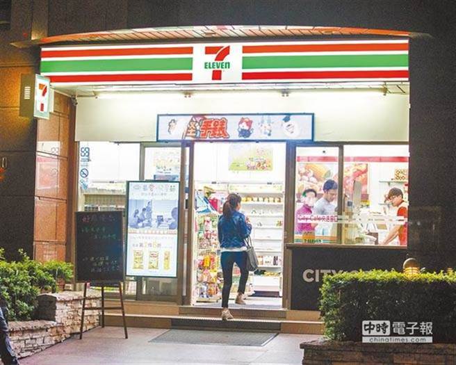 7-11宵夜「神组合」曝光，前店员推荐如何便宜又吃得饱。(示意图/本报系资料照杜宜谙摄)