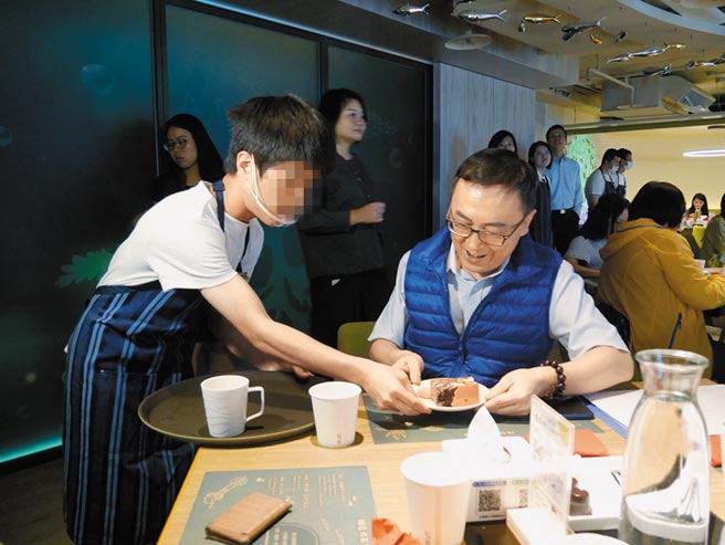 台北市「等路下午茶」活動16日在「Hi-Q褐藻生活館」舉辦，提供心智障礙學生實習服務的機會。（主辦單位提供／張穎齊台北傳真）