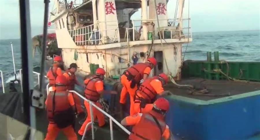 海巡署加強在西北海域的護漁行動。(海巡署提供/蕭承訓傳真)
