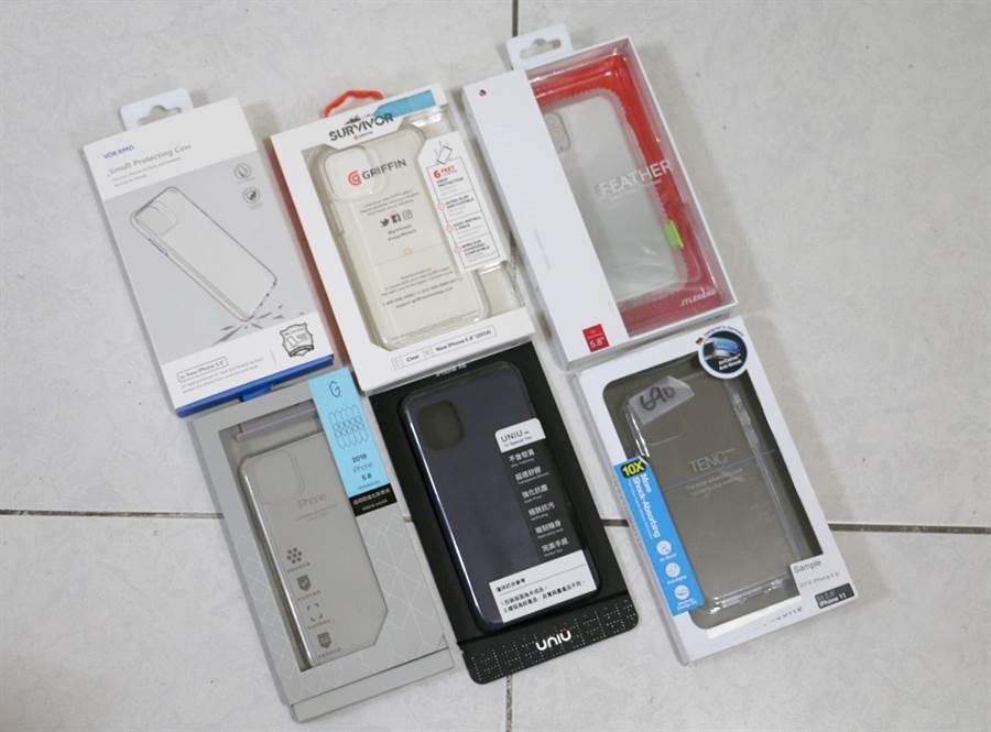 VOKAMO、JTLEGEND、UNIU等品牌的iPhone 11保護殼。(黃慧雯攝) 