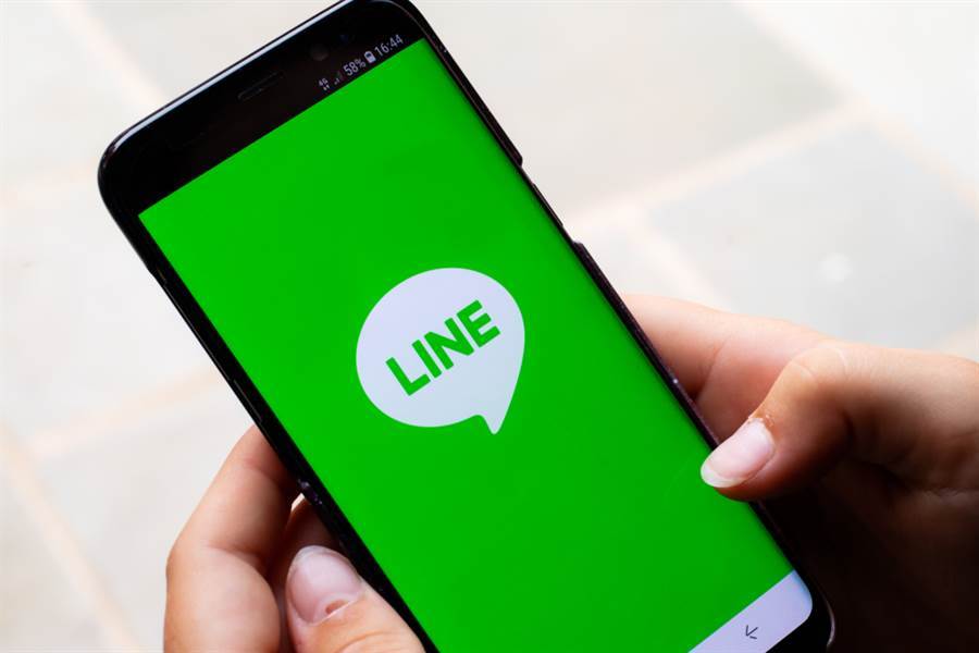 LINE 舊版換機流程將退場，請留意你手中手機作業系統版本與 LINE 版本，以免受到影響。(達志影像／shutterstock提供)