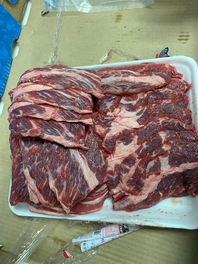 牛肉会发黑，是因为缺氧现象，透气之后就会恢復为鲜红色了 (图／Costco好市多 商品经验老实说)