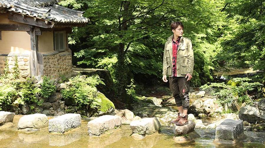 廖科溢在莊嚴靜謐的「松廣寺」當起一日僧。(圖/亞洲旅遊台提供)