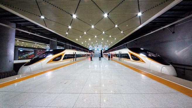 高铁已经成为大陆民眾生活当中重要的交通工具。（CFP）