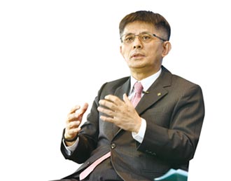 投入中小企業研究 董事長陳鳳龍專訪 中租打造台灣中堅實力