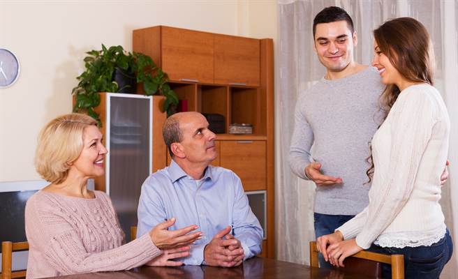 见幼齿女友家长 岳母竟是初夜床伴(示意图/达志影像)