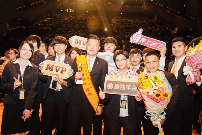 萧志浩今年上半年成为全国店长商圈组第一名。