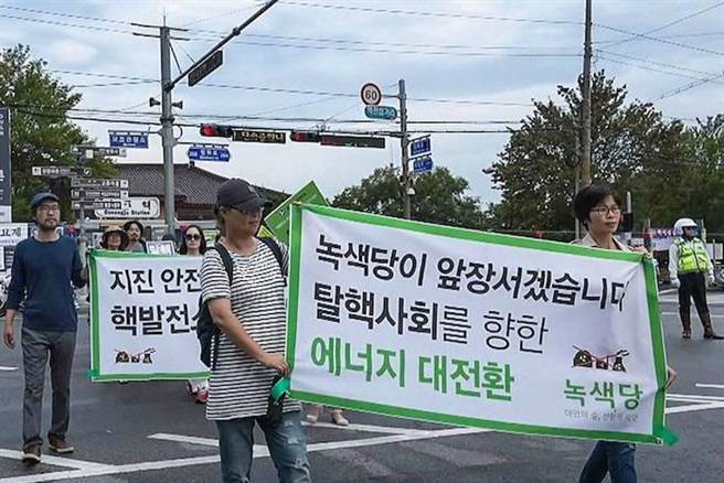 《韓國如核抉擇》韓國反核人士遊行。公視提供