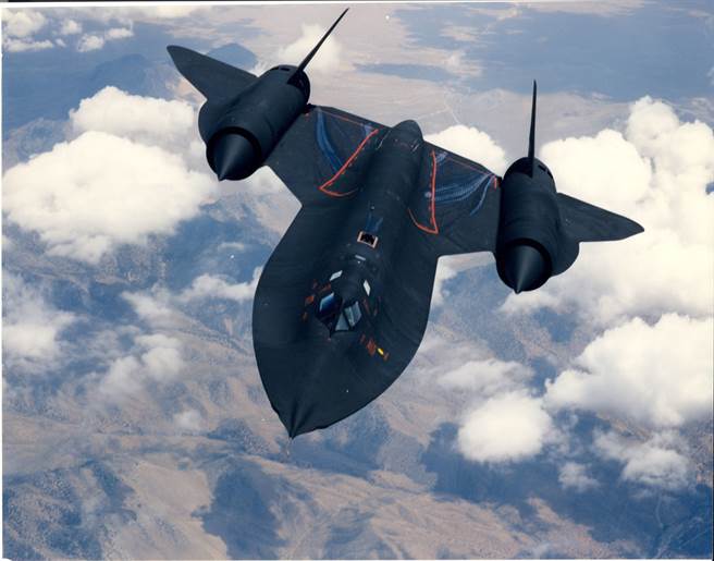 RQ-180据称已彻底发挥战力，接下SR-71「黑鸟」（Blackbird）侦察机（见图）的棒子。（美国空军）