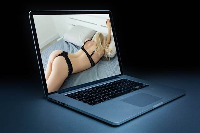 女儿突失踪 妈在色情网惊见动作片(示意图/达志影像)
